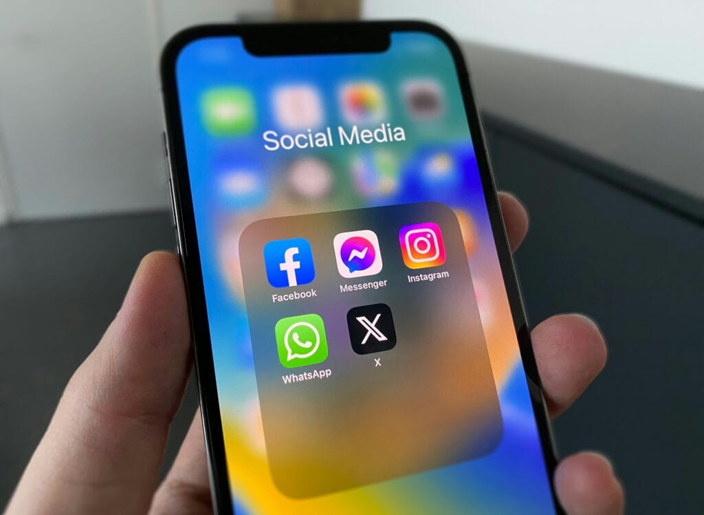 Social media a strona internetowa